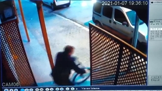 Bisiklet hırsızı kameraya yakalandı