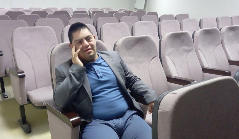 Bitlis'teki down sendromlu genç, dengbejlik yapıyor