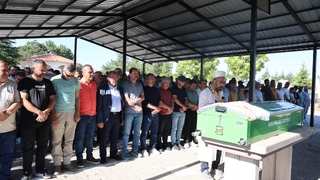 Boğazına erik kaçan 7 yaşındaki Hiranur toprağa verildi