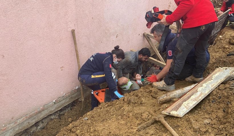 Boğazına kadar toprağa gömüldü
