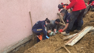 Boğazına kadar toprağa gömüldü