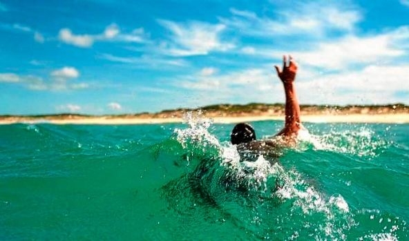 Boğulmaktan kurtarıldı; Ceza yememek için kaçtı