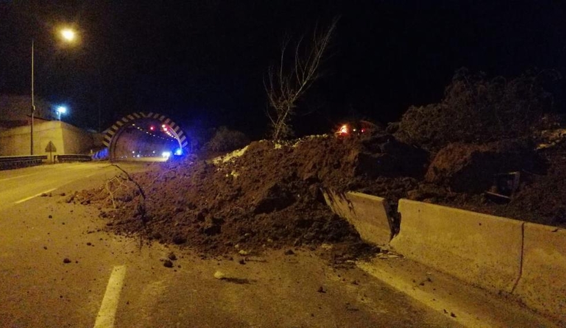 Bolu Dağı Tüneli heyelan sebebiyle çift yönlü trafiğe kapatıldı