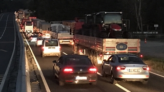 Bolu Dağı Tüneli kapandı, kilometrelerce kuyruk oluştu