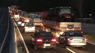 Bolu Dağı Tüneli kapandı, kilometrelerce kuyruk oluştu