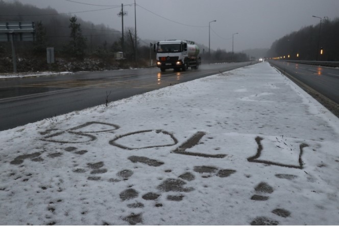 Bolu Dağı’nda kar yağışı ve sis etkili oluyor