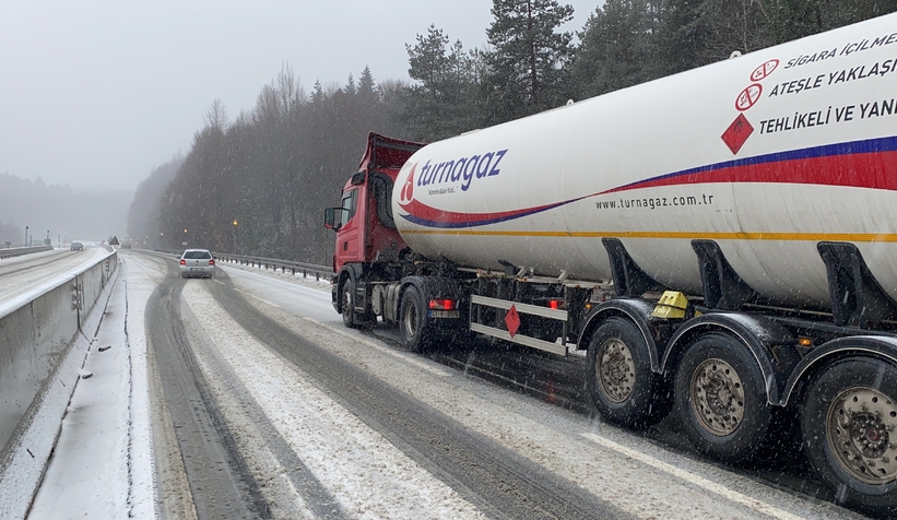 Bolu Dağı’nda kar yağışı