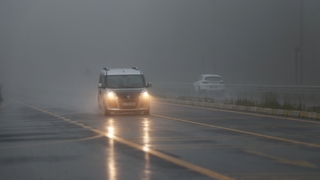 Bolu Dağı’nda sis ve sağanak yağış etkili oluyor