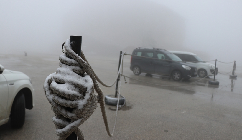 Bolu Kartalkaya’ya yılın ilk karı düştü