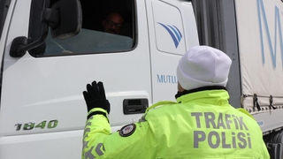 Bolu’da tır ve kamyonların İstanbul’a gidişine izin verilmiyor