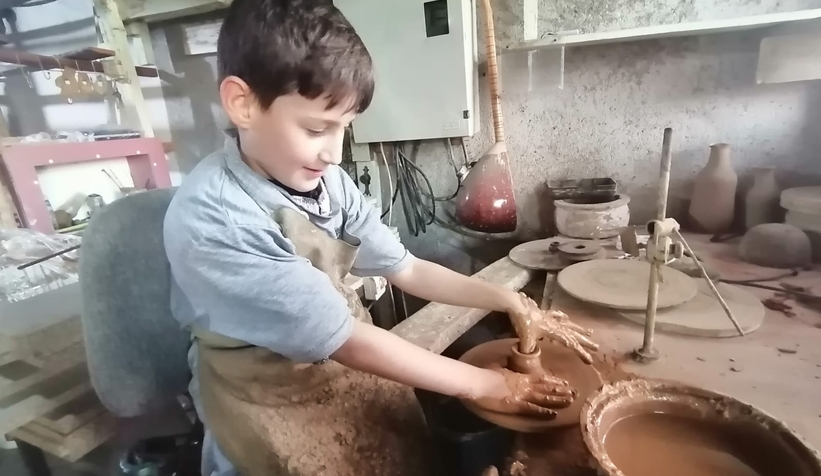 Boş kalan zamanlarında çömlek yapıyor