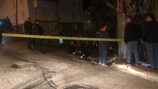 Boşandığı eşi ve erkek arkadaşını vurdu