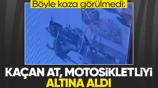 Böyle kaza görülmedi: Kaçan at, motosikletliyi altına aldı