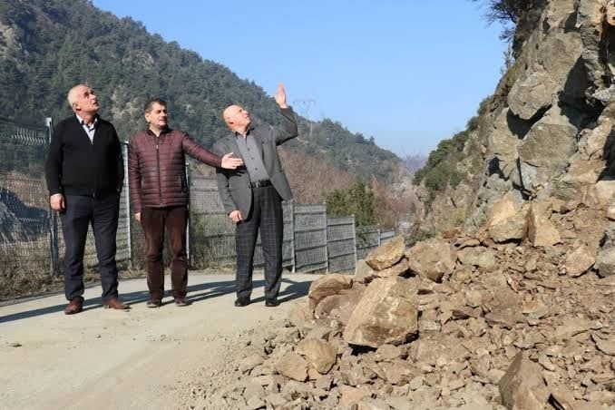 Bu yoldan geçerken büyük korku yaşıyorlar