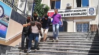 Bunu da gördük! Yabancı uyruklu sahte polisler 13 turisti soydu