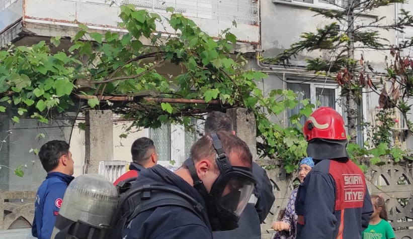 Büyük bir gürültüyle patladı