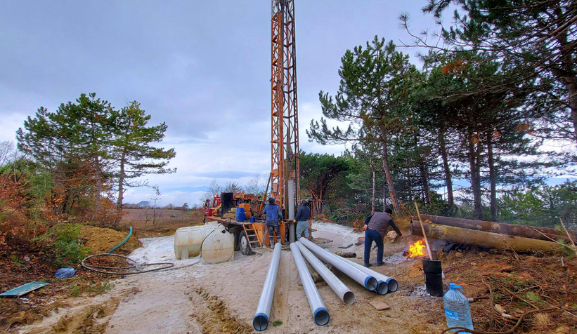Büyükşehir 200 metre derinden suyu çıkarıp sorunu çözdü