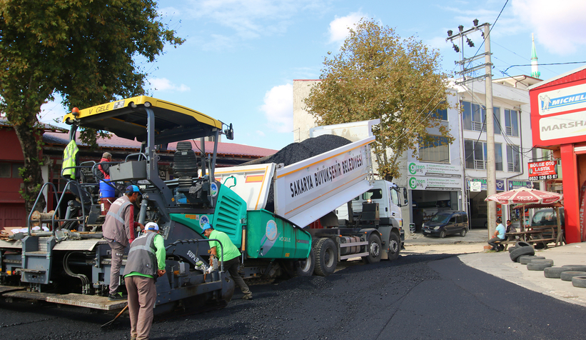 Büyükşehir, 3 ilçede  asfalta başladı
