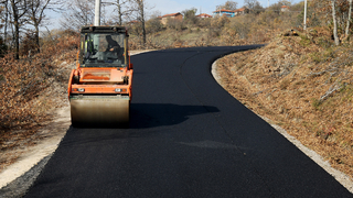 Büyükşehir 7/24 asfalt mesaisinde