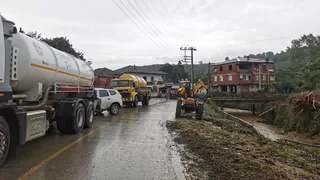 Büyükşehir afet bölgesinde yaraları sarıyor