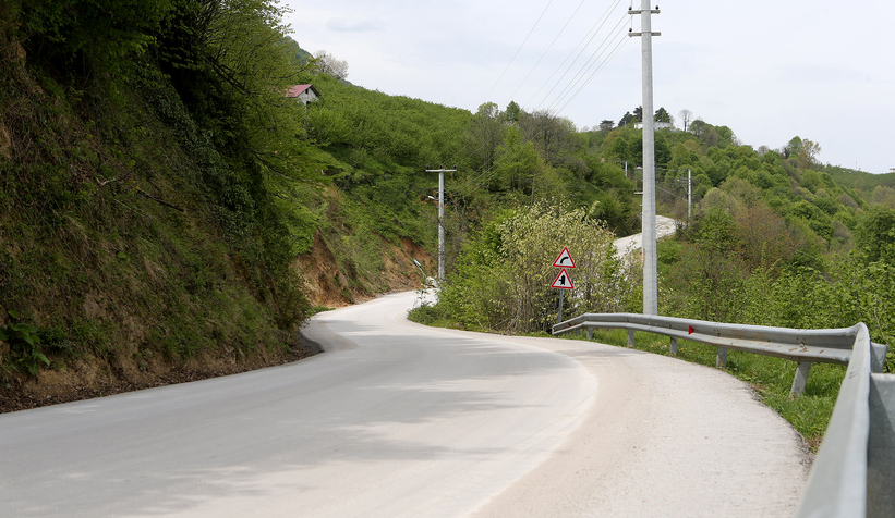 Büyükşehir Akyazı'da beton yolları tamamladı