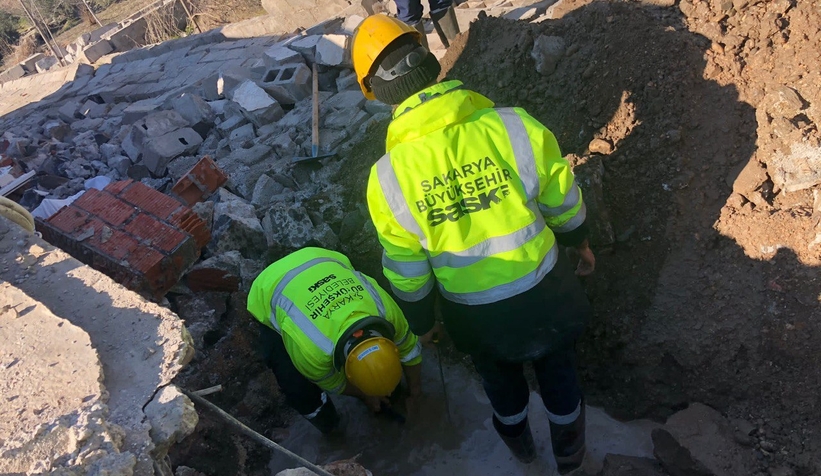 Büyükşehir altyapı hizmetlerini deprem bölgesinde sürdürüyor.