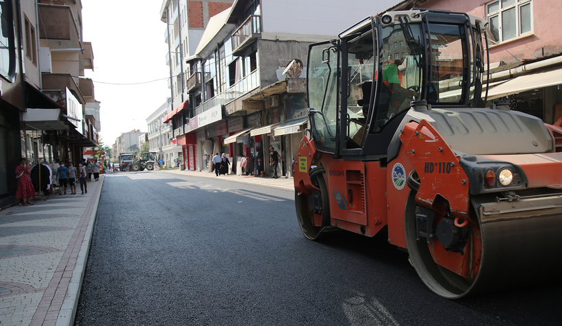 Büyükşehir asfalt ekipleri Karasu’da