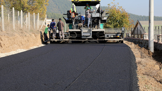 Büyükşehir asfalt mesaisinde