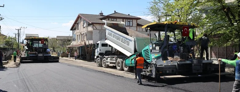Büyükşehir asfalt sezonunu Akyazı’da açtı