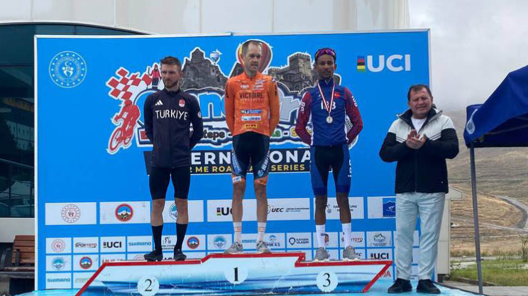 Büyükşehir Bisiklet Takımı fırtına gibi esti