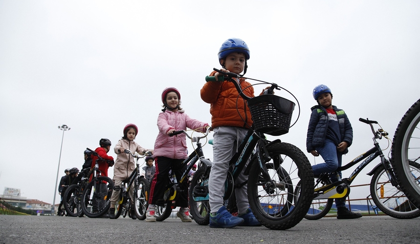 Büyükşehir'den Öğrencilere bisiklet eğitimi verildi