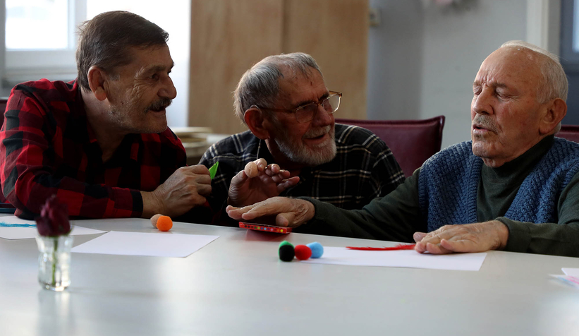 Büyükşehir eli öpülesi yaşlıları hiç unutmuyor