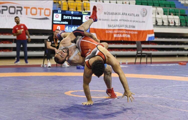 Büyükşehir Güreş takımı adını bir üst lige yazdırdı