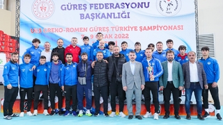 Büyükşehir güreş takımı minderin tozunu attı