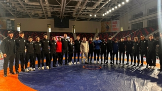 Büyükşehir güreşçileri mindere çıktı