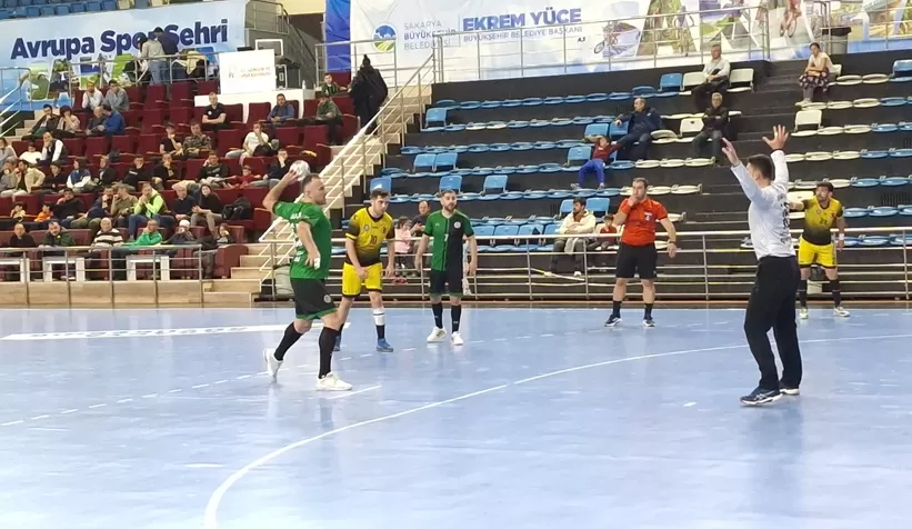 Büyükşehir Hentbol evinde kaybetti 34-37