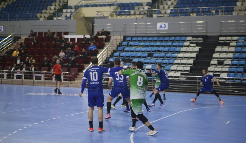 Büyükşehir Hentbol Nilüfer Belediyesi engelini kayıpsız geçti