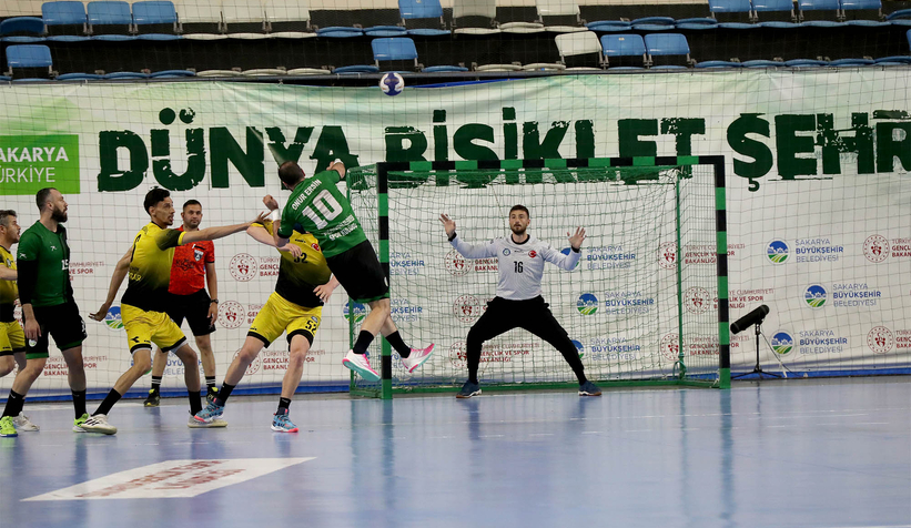 Büyükşehir hentbol play-offlara galibiyetle başladı