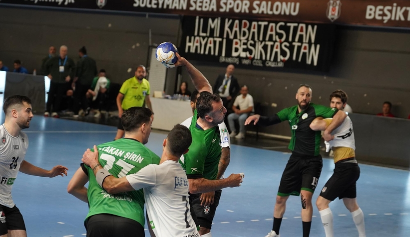 Büyükşehir hentbol seride 2-0 geriye düştü