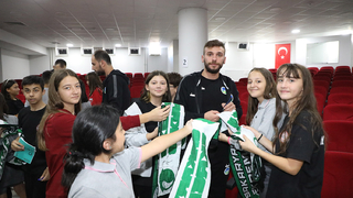 Büyükşehir hentbol takımına coşkulu karşılama