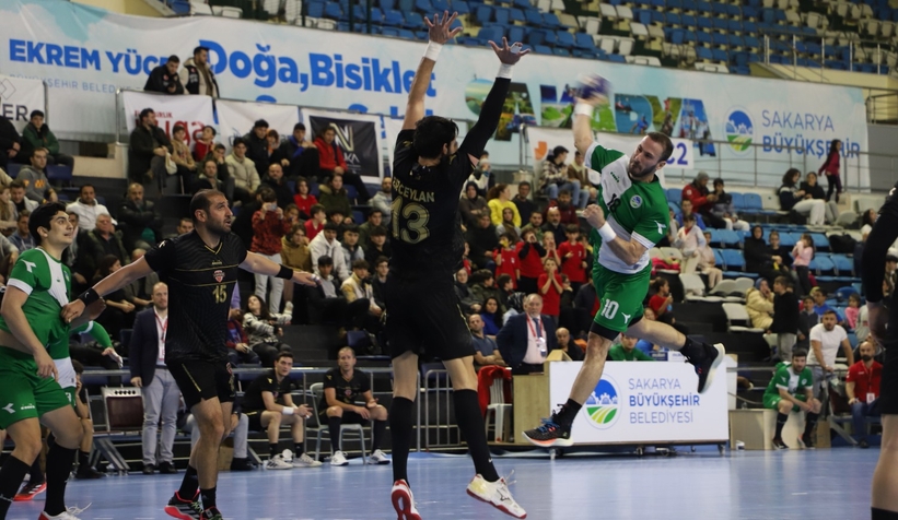 Büyükşehir hentbol taraftarının önünde kazandı