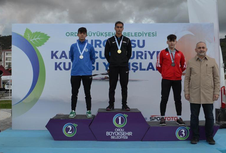 Büyükşehir kano sporcuları nefes kesti