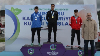 Büyükşehir kano sporcuları nefes kesti
