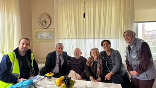 Büyükşehir kapıları aşındırıp yürekleri ısıtıyor