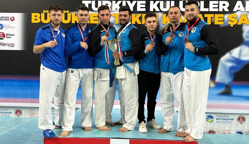Büyükşehir karate takımı kürsüye çıktı