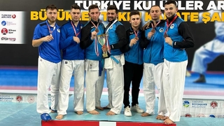 Büyükşehir karate takımı kürsüye çıktı
