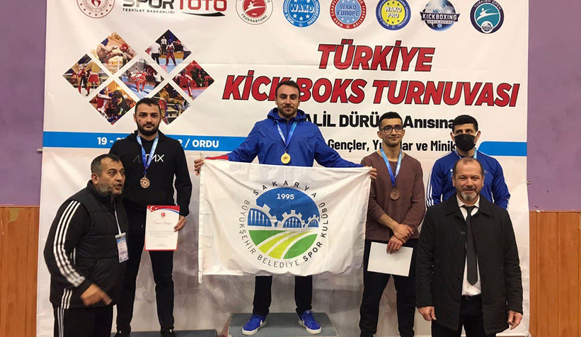 Büyükşehir Kick Boks takımından 3 madalya
