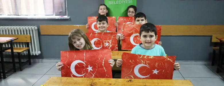 Büyükşehir, öğrencilerle milli marşı andı