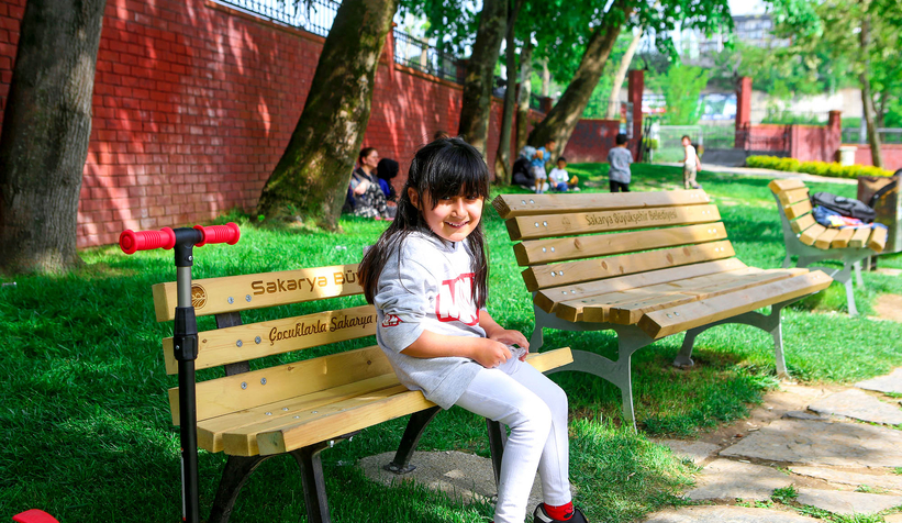 Büyükşehir parklara renk kattı