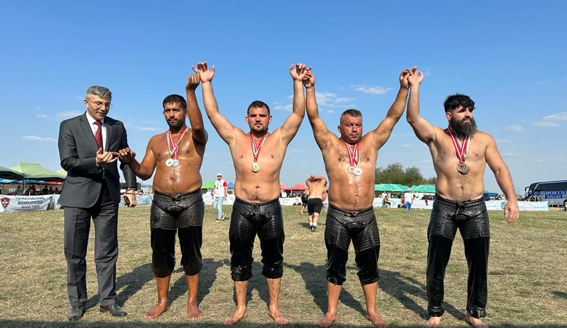 Büyükşehir pehlivanları Bulgaristan’dan başarıyla döndü